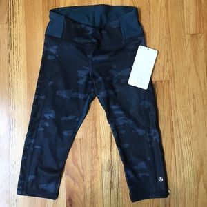 NWT Lululemon Clip in Crop Size 4 Legging Camo